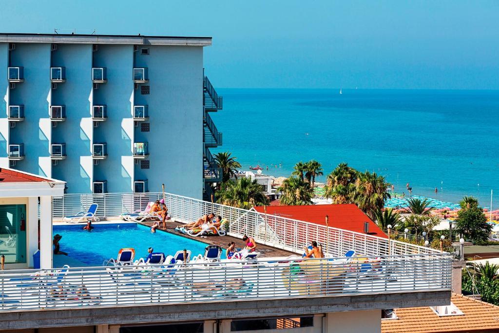 Hotel&Residence Medi Garden Alba Adriatica Exterior foto