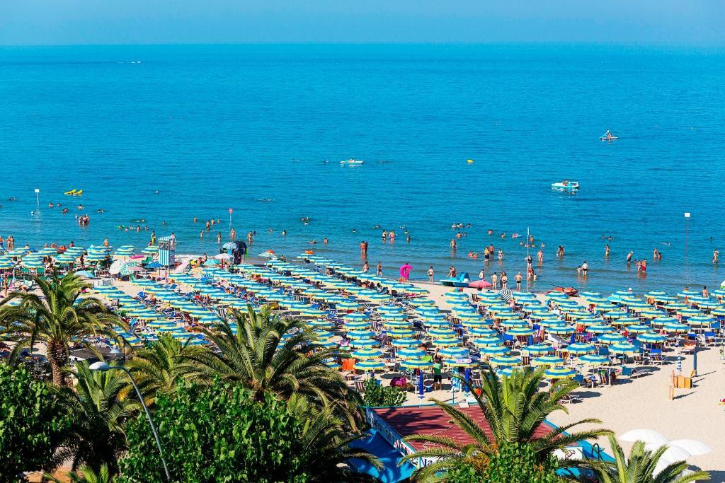 Hotel&Residence Medi Garden Alba Adriatica Exterior foto